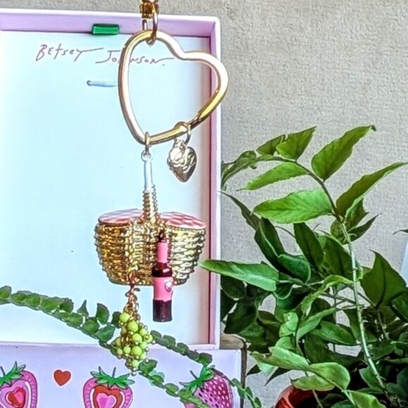 NWT Betsey Johnson Picnic Basket Wine Grapes Bag Charm 🍇🍷 - Picture 8 of 10